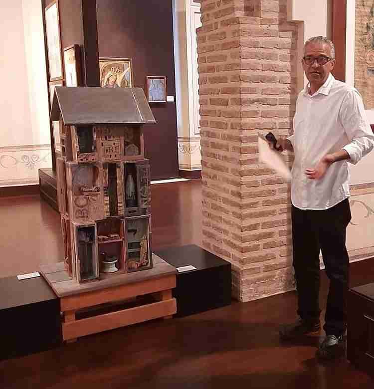 Casa Mella-Russo adquiere obra de Ernesto Rodríguez Ramos. El Centro Cultural Casa Mella-Russo adquirió una preciosa obra del artista dominicano Ernesto Rodríguez Ramos.