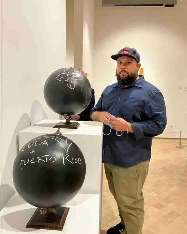 El Cóndor Pesa. VIGIL GONZALES se complace en presentar "El Cóndor Pesa", exhibición individual del artista puertoriqueño Karlo Andrei Ibarra, como acto inaugural de nuestro espacio expositivo en Buenos Aires, Argentina.