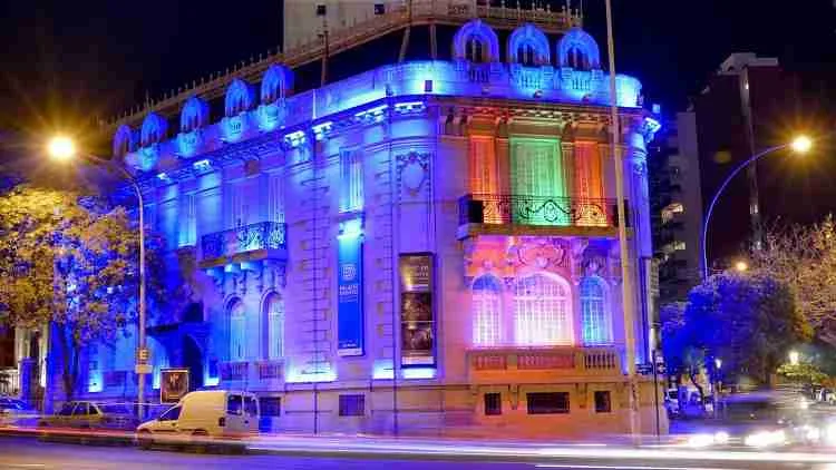 Museo Provincial de Fotografía Palacio Dionisi. El Museo Provincial de Fotografía Palacio Dionisi es un espacio cultural dedicado a la exposición de muestras temporales de gran valor en el campo de la fotografía